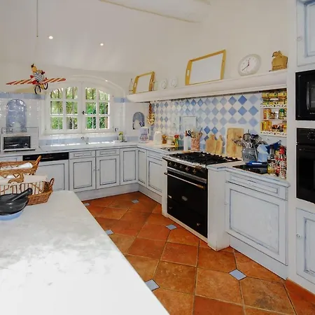 Sleeps 8 Pool Air Con Wifi *