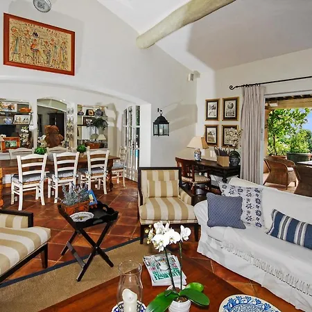 Sleeps 8 Pool Air Con Wifi Willa