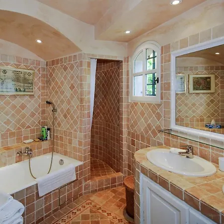 Sleeps 8 Pool Air Con Wifi * Grimaud