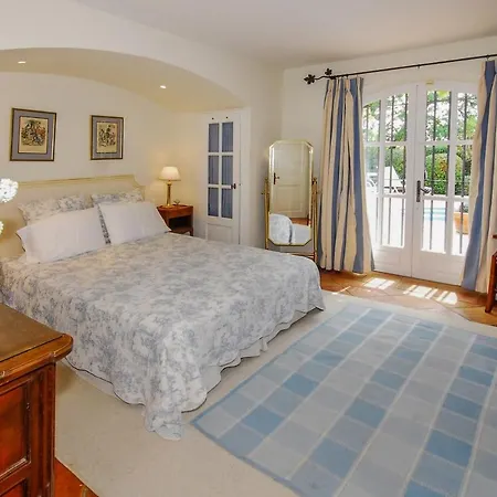 Sleeps 8 Pool Air Con Wifi Grimaud