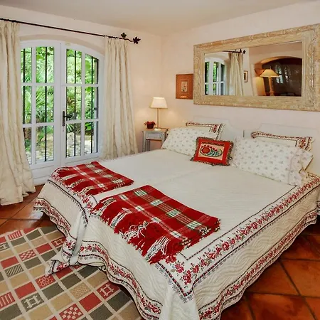 Sleeps 8 Pool Air Con Wifi